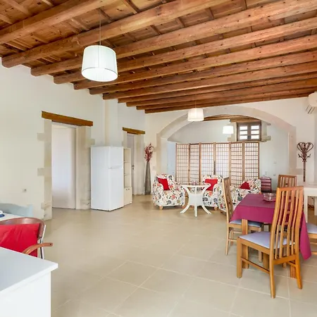 Arodamos With A Pool, Children's Games, And Bbq, Perfect For 23 People! Villa Skouloufia