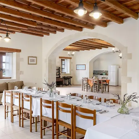 Villa Arodamos With A Pool, Children's Games, And Bbq, Perfect For 23 People! Skouloufia