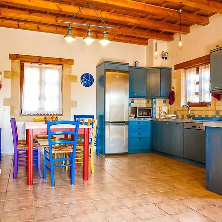 Villa Arodamos With A Pool, Children's Games, And Bbq, Perfect For 23 People! Skouloufia