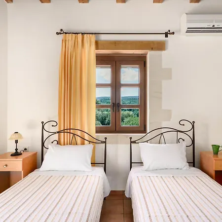 Vila Arodamos With A Pool, Children's Games, And Bbq, Perfect For 23 People! Skouloúfia